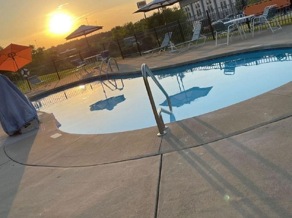 Quality Inn Austintown-Youngstown West Ngoại thất bức ảnh