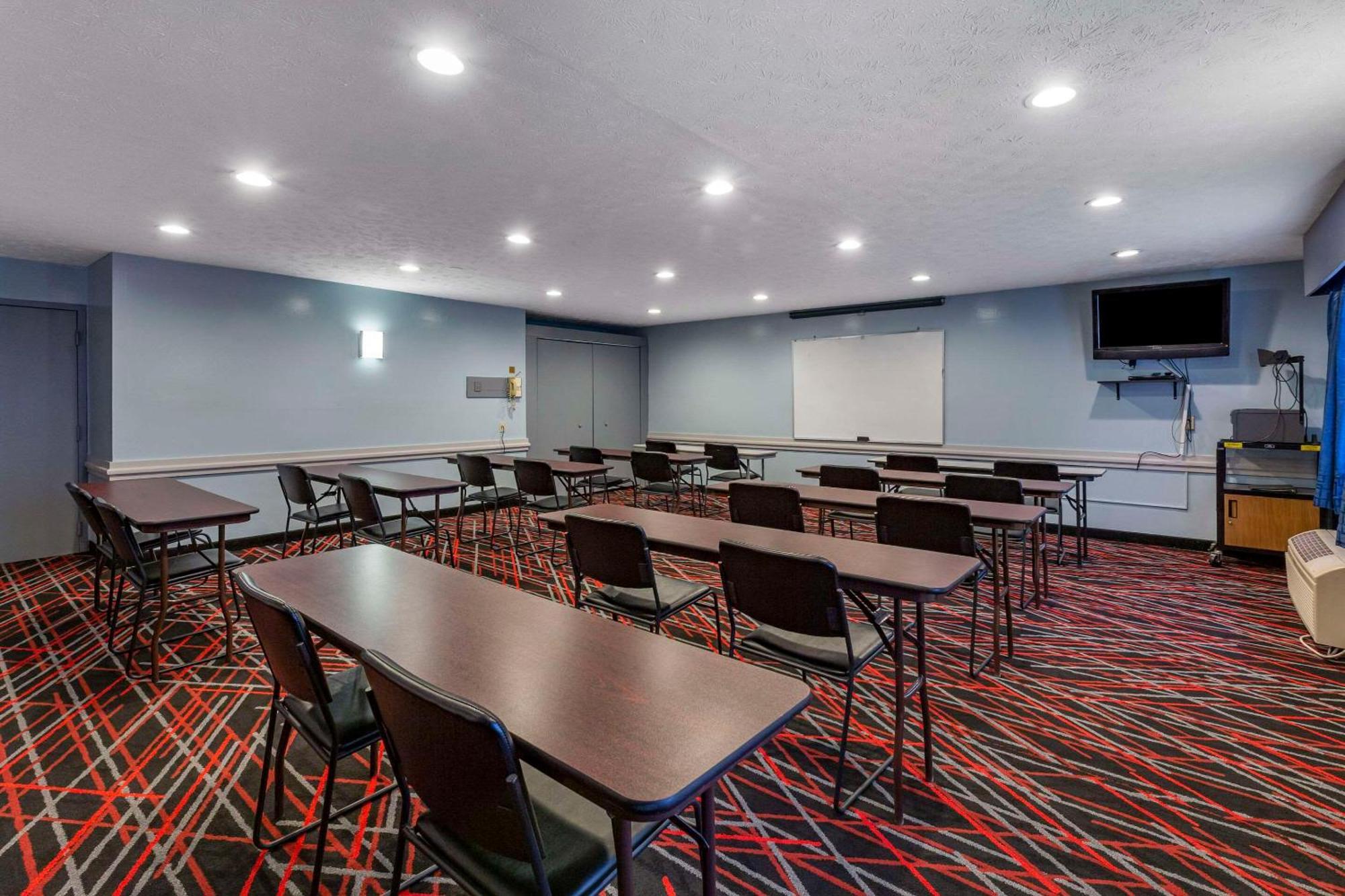 Quality Inn Austintown-Youngstown West Ngoại thất bức ảnh